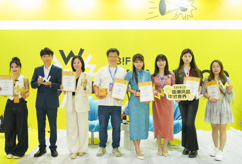 百年医仁荣获FBIF2025年度创新功能性食品奖！燕窝白玉玫瑰膏获权威认可(图1)