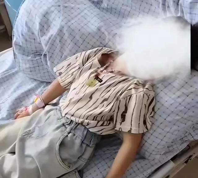 后续！女网红摆摊致200人中毒账号注销黑料被扒或面3年牢狱(图4)