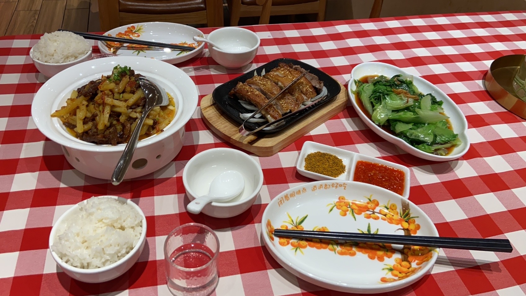 公开菜品制作流程自证非“预制菜”西贝与罗永浩对抗升级(图2)