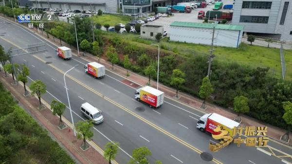 央视报道鸣鸣很忙：以新质生产力激活“小零食”、撬动“大产业”(图1)