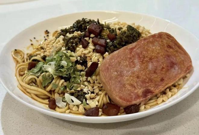 2块钱一餐“禁止新鲜肉菜”他开的预制餐厅没人反对(图1)