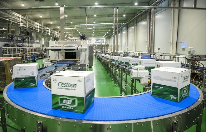 霸王茶姬回应店员徒手操作；盒马发布2025年“盒区房”消费力报告(图4)